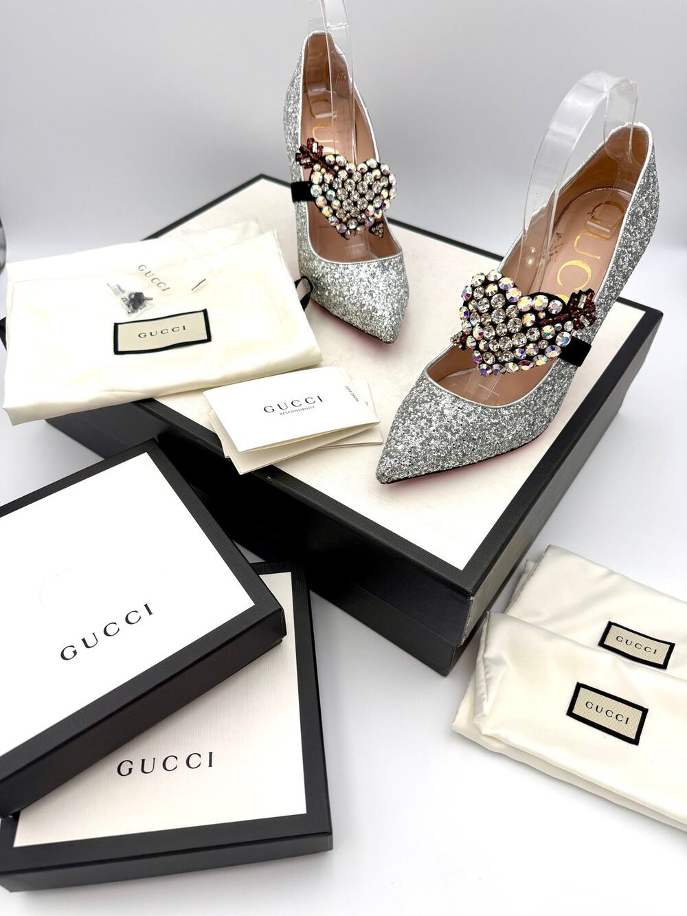 Gucci Argento Virginia Heart Glitter Pumps Heels Silver Size 38 / 8 Crystal